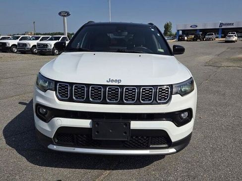 Used 2024 Jeep Compass Limited AWD/4WD image 2