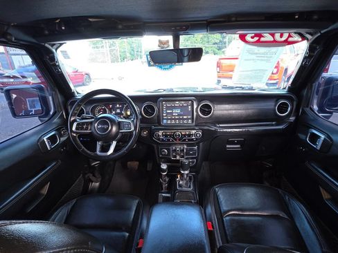 Used 2023 Jeep Wrangler Unlimited Sahara w/ Cold Weather Group AWD/4WD image 18