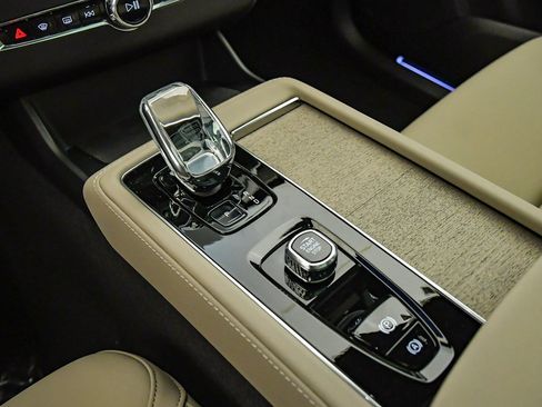 New 2026 Volvo XC90 B5 Core image 27