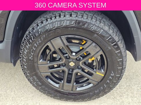 Used 2025 Rivian R1T Premium Tri AWD/4WD image 8