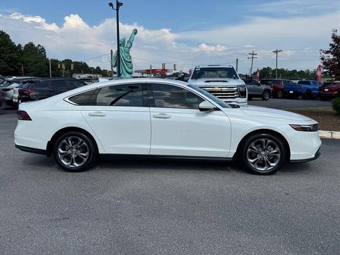 Used 2024 Honda Accord EX image 2