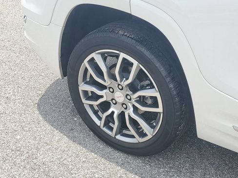 Used 2022 GMC Terrain Denali w/ Denali Premium Package AWD/4WD image 9