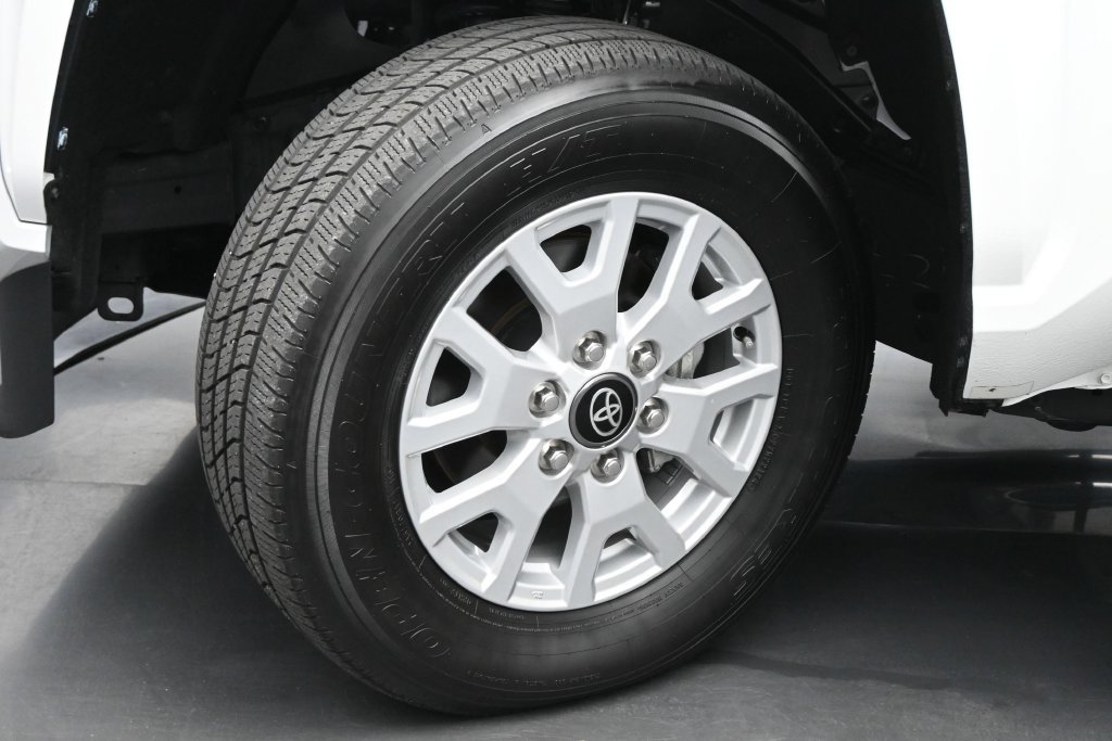 Used 2024 Toyota Tacoma SR5 AWD/4WD image 20
