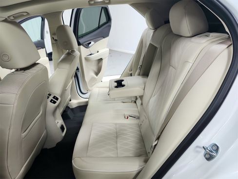 Used 2023 Buick Envision Avenir image 36