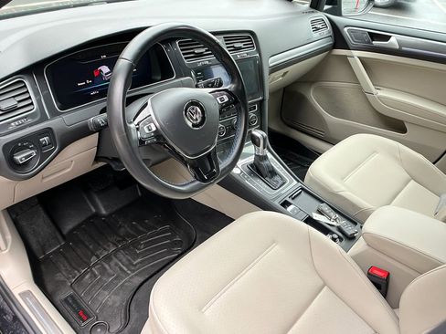 Used 2019 Volkswagen e-Golf SEL Premium image 10