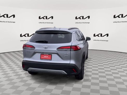 Used 2024 Toyota Corolla Cross XLE w/ Convenience Package image 7