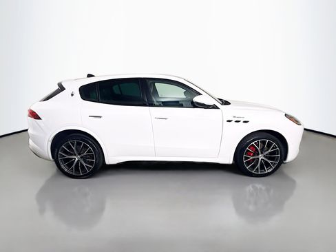 Used 2023 Maserati Grecale Modena image 11
