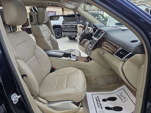 Used 2014 Mercedes-Benz GL 550 4MATIC image 22