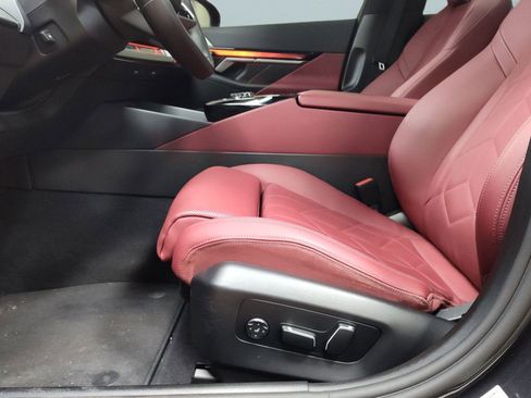 Certified 2025 BMW 550e xDrive w/ Executive Package image 9