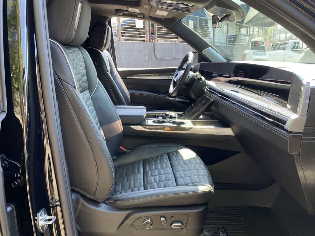 Certified 2026 Cadillac Escalade V w/ LPO, ONYX Package AWD/4WD image 18
