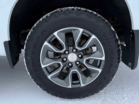 Used 2024 Chevrolet Silverado 1500 LT AWD/4WD image 28