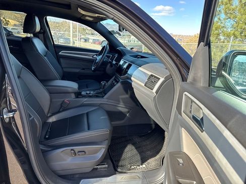 Used 2022 Volkswagen Atlas Cross Sport SEL image 27