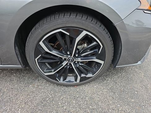 Used 2024 Nissan Altima 2.5 SR FWD image 9