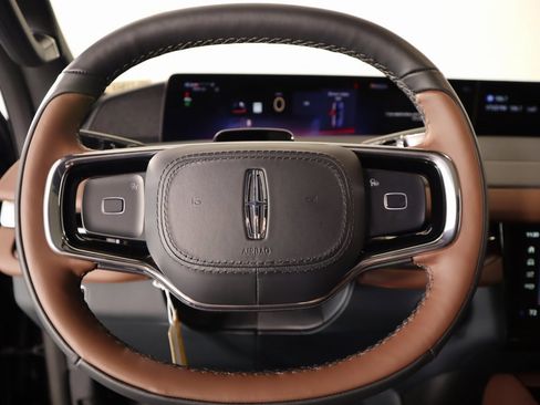 New 2025 Lincoln Navigator L Reserve image 3