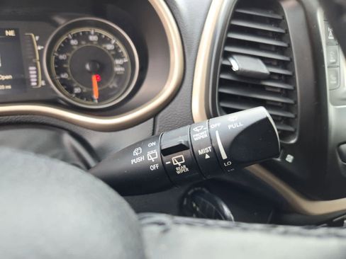 Used 2017 Jeep Cherokee Latitude image 24