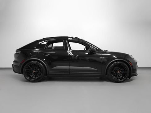 New 2026 Porsche Macan 4 Electric AWD/4WD image 13