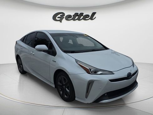 Used 2022 Toyota Prius XLE image 2