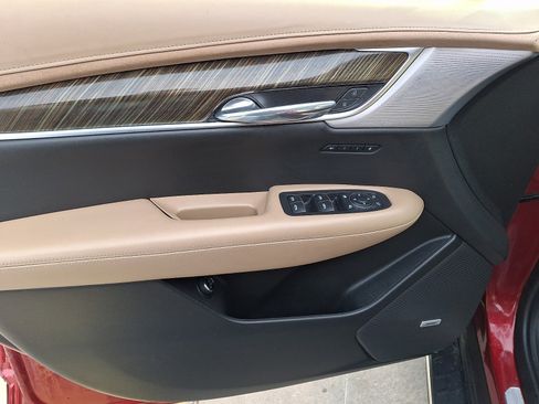 Used 2022 Cadillac XT6 Sport w/ Platinum Package image 13