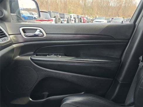 Used 2021 Jeep Grand Cherokee Laredo X image 24