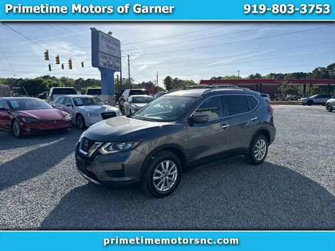 Used 2018 Nissan Rogue SV image 1
