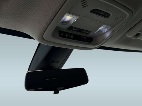 Used 2018 Chevrolet Traverse LT FWD image 19