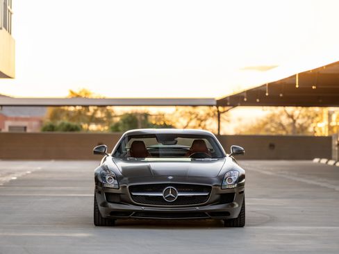 Used 2011 Mercedes-Benz SLS AMG Coupe image 4