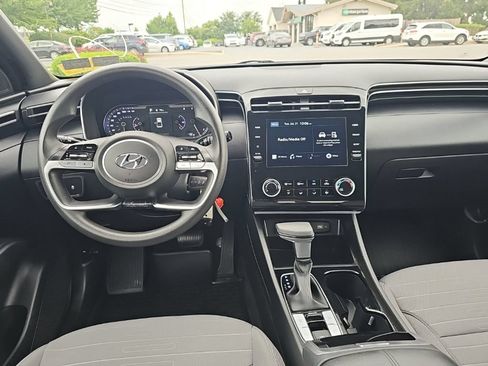 Used 2024 Hyundai Santa Cruz SE AWD/4WD image 2