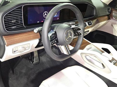 New 2026 Mercedes-Benz GLS 450 4MATIC image 3