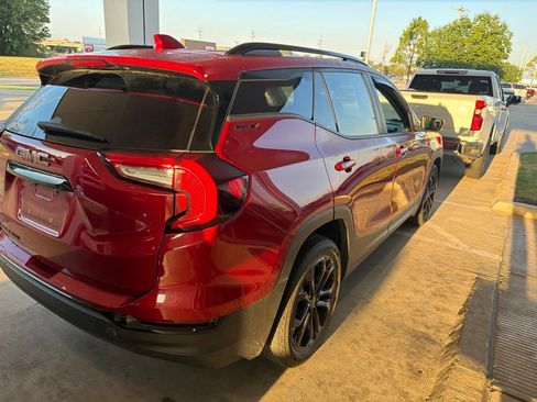 Used 2022 GMC Terrain SLE w/ Driver Convenience Package FWD image 3