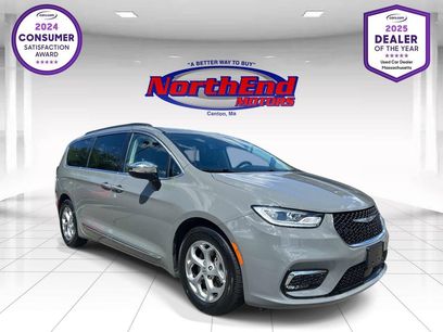 Used 2023 Chrysler Pacifica Limited