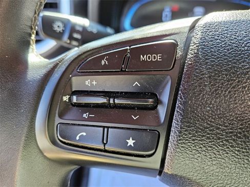 Used 2023 Hyundai Venue SEL image 28