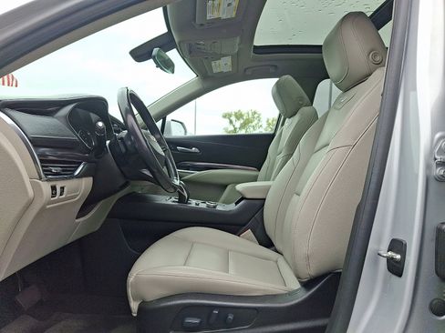 Used 2019 Cadillac XT4 Luxury w/ Cold Weather Package image 13