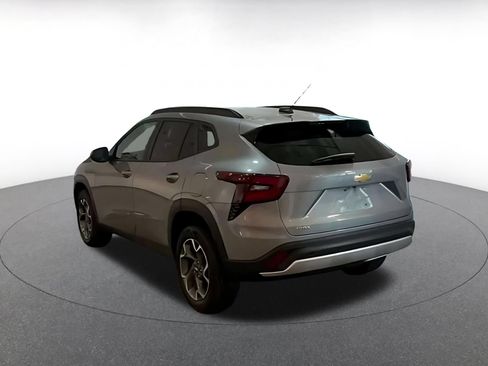 Used 2025 Chevrolet Trax LT FWD image 10