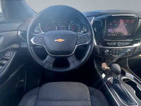 Used 2023 Chevrolet Traverse LT FWD image 9