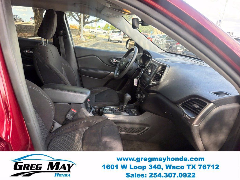 Used 2021 Jeep Cherokee Latitude FWD image 29