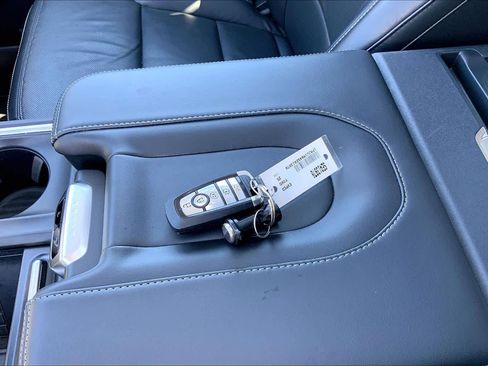 Certified 2025 Ford Expedition Platinum image 15