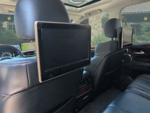 Used 2017 Lexus LX 570 4WD w/ Luxury Package image 17