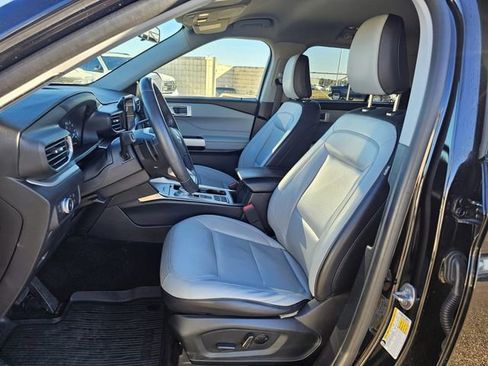 Used 2021 Ford Explorer XLT w/ Equipment Group 202A image 12