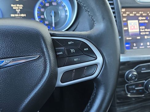 Used 2018 Chrysler 300 Touring w/ Sport Appearance Package image 20