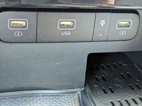 Certified 2023 Kia Carnival EX FWD image 27