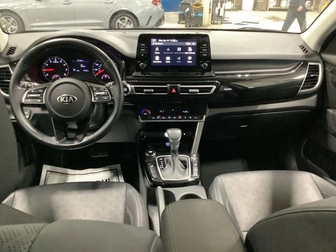Used 2021 Kia Seltos EX image 12