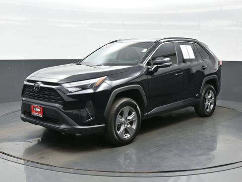 Used 2025 Toyota RAV4 XLE w/ Convenience Package AWD/4WD image 2