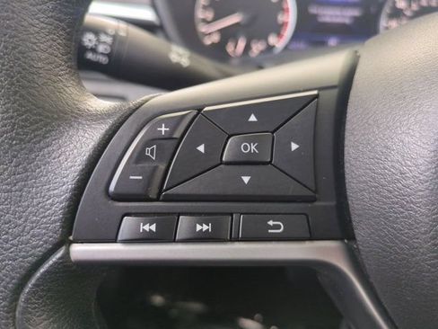 Used 2025 Nissan Altima 2.5 SV FWD image 21