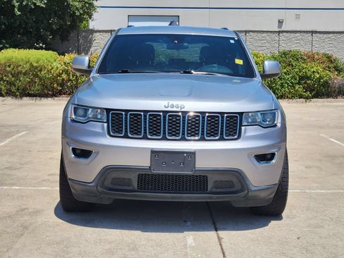 Used 2018 Jeep Grand Cherokee Laredo RWD image 2