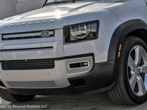 Used 2023 Land Rover Defender 130 SE image 10