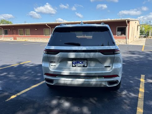 Used 2023 Jeep Grand Cherokee Overland w/ Adv Protech Group III AWD/4WD image 7