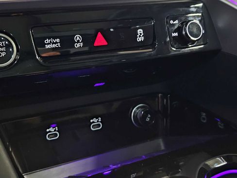 Used 2025 Audi Q5 Premium w/ Convenience Package AWD/4WD image 32