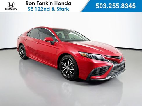 Used 2023 Toyota Camry SE FWD image 1