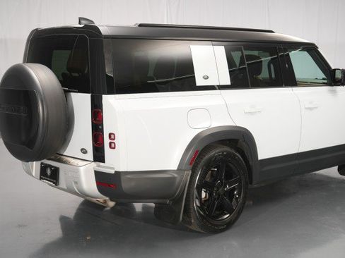 Used 2023 Land Rover Defender 130 SE image 19