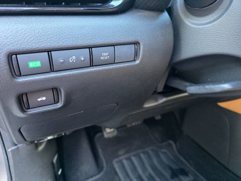 Used 2021 Nissan Sentra SV w/ SV Premium Package image 14